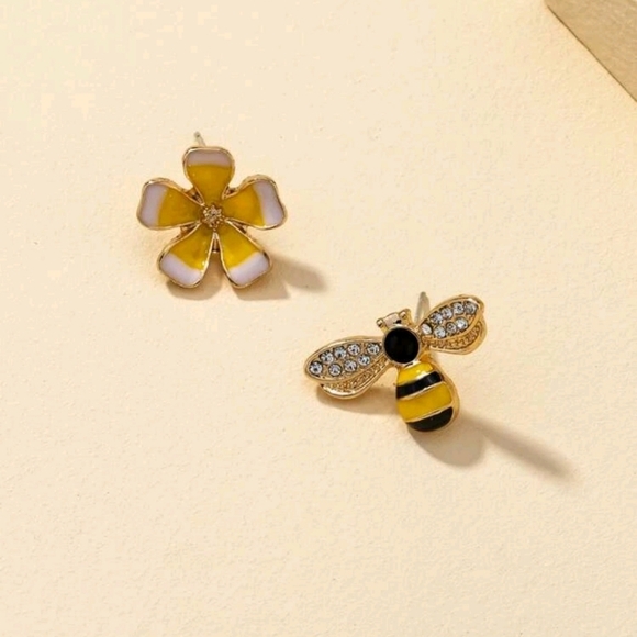 LAST ONE! new! Mismatched stud earrings - Picture 6 of 11